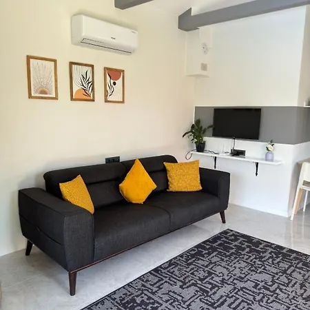 Ortaca'da, 1+1 ,doga Icinde, Limon Cicegi فيلة